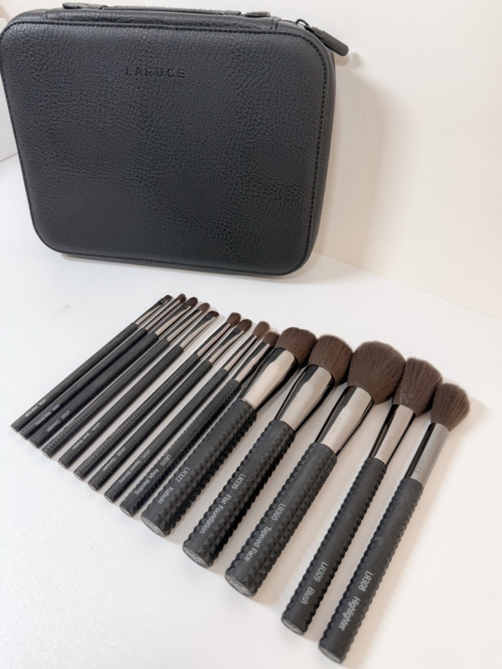LARUCE Ann 13 Pc Brush Set w/ Case Midnight + 1 Bonus Brush (14 Total) - Picture 2 of 12